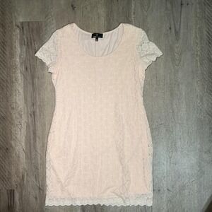 Ronni Nicole pink lace top with ruffle sleeves. Size: XL